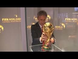 Eigentlich immer in der jeweiligen landessprache. Wm Pokal On Tour Littbarski Schickt Ihn Nach Russland Youtube