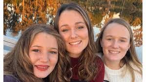 Lisa Jansma's Instagram, Twitter & Facebook