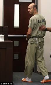 Esteban loaiza was a great athlete in baseball.he retired in 2008.the money and fame could not save esteban loazia from criminal activities. Ex Baseball Star Esteban Loaiza Gets 3 Years In Prison After 44 Pounds Of Cocaine Is Found In House Daily Mail Online