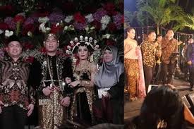 Gunung rowo bergoyang | no sensor. Sukses Bikin Tamu Bergoyang Di Resepsi Rizal Armada Ivan Seventeen Malah Nangis Semua Halaman Grid