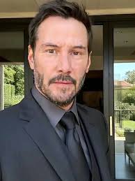 I wish my Queen will say hi to me, honey I'm here waiting for  you..💗🥰🥰🥰🥰🥰🌹🌹🌹🌹💍