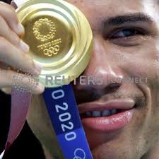 Hebert consegue nocaute no final e garante ouro no boxe