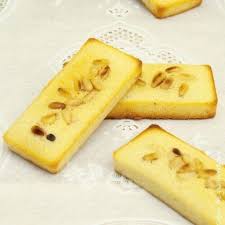 Il Vous Reste Des Blancs Dœufs Essayez Les Financiers Avec Un Peu De Poudre Damande Cest Facile A Faire Et Delicieux Https Instagram Food Food Desserts
