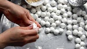 Không phải ai cũng biết cách làm bánh xèo giòn lâu, màu vàng ươm mà không bị ỉu. Cach Lam Banh Troi Banh Chay Ngay Táº¿t Han Thá»±c
