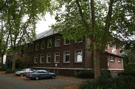 Über 14 bewertungen helfen ihnen bank in ihrer nähe zu finden. Still War Es Auf Den Gangen Fluren Klassen Und Dem Schulhof Kamp Lintfort