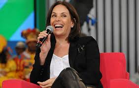 It is a brazilian news program only on sundays, it is on tv record, a brazilian tv emissor. Carolina Ferraz E Contratada Pela Record Tv Para O Domingo Espetacular O Fuxico