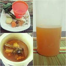 Matikan api dan diamkan rebusan kunyit, jahe dan sereh hingga warnanya menjadi gelap. Resepi Air Halia Serai Lemon