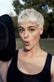 Coupe de cheveux femme 2019 la coupe avec frange devient. Les 5 Coupes De Cheveux Tendance De L Automne Veronique Cloutier