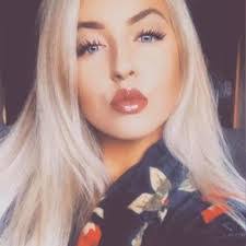 Kelli Pierce's Instagram, Twitter & Facebook