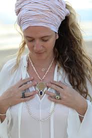 Popular kundalini yoga studio founder guru jagat has died aged 41. Tschuss Resting Bitch Face Dank Kundalini Yoga Sonrisa
