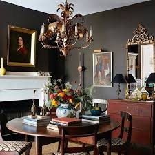 Elledecor In The Dining Room Of Antiques Dealer John Pope S Charleston Apartment The Circa 1740 Irish Drop Leaf Table Is Cu Decor Home Decor Dining Room Decor