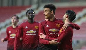 Dar alanlarda çok rahat hareket edebiliyor. Manchester United Call Up 14 Year Old Shola Shoretire For Uefa Youth League Clash Against Valencia