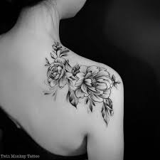 Peonies Black And White Shoulder Tattoo Tatowierungen Weisse Tatowierungen Blumen Tattoo