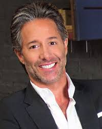 L E A D E R S O F I N F L U E N C E :