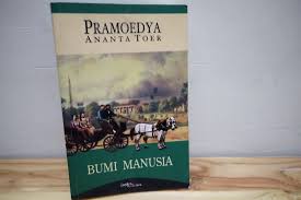 Netizen sering mencari link baca komik untuk membaca komik, termasuk link komik arisan sudah waktunya pulang. Bumi Manusia Lebih Dari Sekadar Kisah Cinta Minke Dan Annelies Halaman All Kompas Com