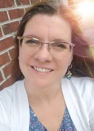 Kelly Robichaud's Instagram, Twitter & Facebook