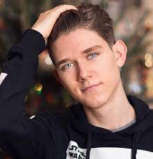 Devan's height is 6 feet and weight 70 kg. Devan Key Wiki Age Height Weight Girlfriend Biography More