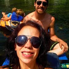 How to edit a crowded photo to focus