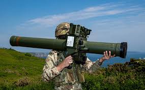 Der schütze verfolgt das ziel über die . Starstreak High Velocity Missile British Military Weapons