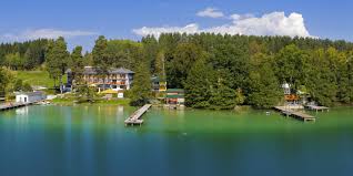 The restaurant is open from 6 pm until 9 pm. Ferienhaus Direkt Am Klopeiner See Seehaus Martina