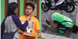 Saya berikan motor baru karena jujur. Dinilai Jujur Driver Ojol Dapat Hadiah Motor Baru Begini Kisahnya Gempita Co