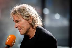 Matthijs van nieuwkerk woont in een mooie boerderij in het plaatsje almen (achterhoek). Talkshowarena Op De Schop Waar Gaan Eva En Matthijs Heen Dwdd Houdt Op Te Bestaan Ad Nl
