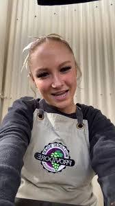 Holly Hewett's Instagram, Twitter & Facebook