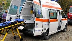 Șoferul unei ambulanțe a fost filmat în timp ce lovește cu brutalitate un copil, incidentul având loc în huși. AmbulanÈa BraÈov Face AngajÄri De UrgenÈÄ Pe 30 De Posturi