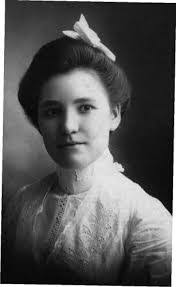 Phyllis Carver's Instagram, Twitter & Facebook