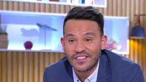 Mohamed Bouhafsi revient sur son enfance douloureuse, "Ça me...