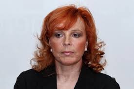 Zpěvačka marcela holanová (63) už slyší znít svatební zvony. Marcela Holanova Po Krk V Dluzich Nadeje Na Zachranu Upina K Jedine Osobe Exmanzel Sip Ahaonline Cz