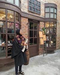 It's made to look vintage and be set in the 1980s when the harry potter films took this harry potter cafe is located in hongdae. M Sia Has A Harry Potter Cafe That Lets You Lepak Drink Butterbeer At Diagon Alley