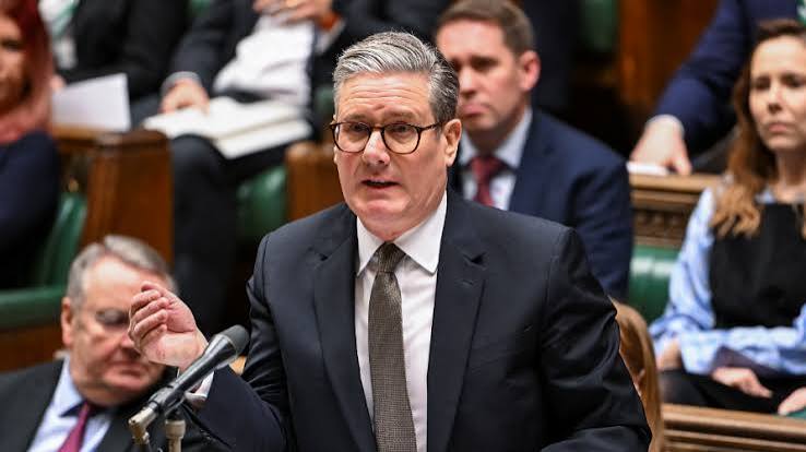 Starmer under fire amid row over cost of Chagos Islands deal - BBC News