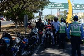 Desde hace meses, he estado queriendo escribir algo con respecto a las multas de transito en nicaragua y su nueva modalidad de entrega, ahora que ya poseo parte de la experiencia personal, procedo a comentarles mi reconocimiento inicial. Redadas A Motorizados Y Multas Caprichosas De La Policia De Transito Dejan 164 39 Millones De Cordobas Al Estado Hasta Septiembre La Prensa