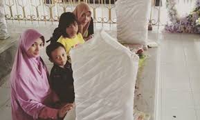 Ra kartini memiliki semboyan habis gelap terbitlah terang yang berarti setelah ada kesulitan, pasti ada jalan atau kemudahan. 10 Gambar Makam Ra Kartini Rembang Lokasi Alamat Wisata Sambil Ziarah Jejakpiknik Com