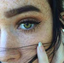 What Makeup Shades Flatter Green Eyes We Asked Four Celebrity Makeup Artists How To Make Emera Makeup For Green Eyes Makeup Looks For Green Eyes Makeup Shades