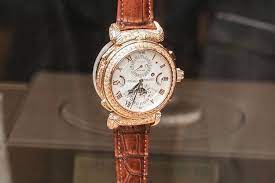 Keseluruhan kompleks ini terletak hanya. Jam Tangan Termahal Di Dunia Harganya Rp 721 Miliar Seperti Apa