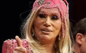 Sin - Laura León, se retira Con algo más de 45 años de trayectoria  artística y 72 de edad, Laura León, “La Tesorito”. ya ha pensado seriamente  en dejar los conciertos. Su