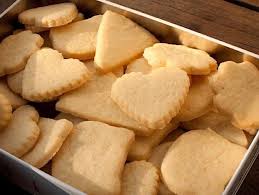 Le Sable Est Un Petit Gateau Sec A Pate Friable De Diametre Variable Et Souvent A Bord Cannele Originaire D Recette Sable Facile Recette Sable Recette Facile