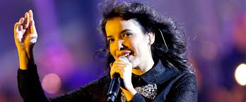 Sa nouvelle tournée est un voyage moderne et enflammé, composé de ses plus grands succès (« entre nous », « je viens du sud », « le jour d'après », « parlez moi de lui » … ) et des chansons issues de son 7ème. Chimene Badi Decouvrez Julien Son Fiance De Longue Date