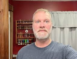 Hello beautiful people! Welcome to #newsoapweek & #vetiverweek. Earlier  this week, I got a few tester items from Chris @gentlemansnod that I want  to showcase. I also have another amazing bottle from @