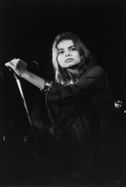 Black And White Music Video Female Singer 90s These Female Singers Took The Music Scene By Storm Back In The 90s Hope Sandoval Sandoval Women In History