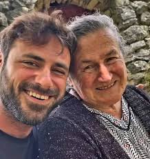 If you see behind your mama to ask me questions