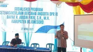 Ekonomi informal & pedagang kaki lima. Bpjamsostek Bojonegoro Dan Komisi Ix Dpr Ri Sosialisasi Program Jaminan Sosial Ke Pekerja Informal Tribun Jatim