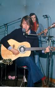 At an early age, his parents instilled in him the importance of public service and a good education. Vent Anni Senza Fabrizio De Andre Venti Frasi Di Sue Canzoni Per Ricordarlo