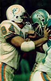 With The 11th Overall Pick In The 1969 Afl Nfl Common Draft The Miami Dolphins Selected University Of Georgia Miami Dolphins Dolphins Miami Dolphins Football