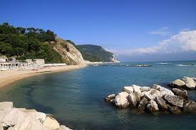 16 km 309.700 60021 aspio terme di camerano (an) tel. Conero Peninsula Italy Beaches Hill Villages And A Mountain Backdrop