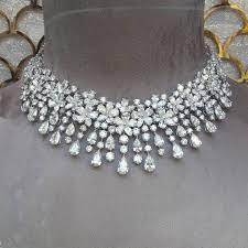 Amazing Graff Diamond Necklace In Their Newyorkcity Store Window Diamonds Flowe Bridal Diamond Necklace Diamond Jewelry Necklace Bridal Diamond Jewellery