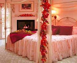 I recently came to grips with the fact that my bedroom is, well, 'overflow'. Unique Wall Decor Ideas For Couple Bedroom In Hindi