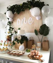 Birthday Table Decoration Ideas With Flowers Instagram Photo By Natalie Jul 31 2016 At 5 05am Utc Birthday Party Decorations Birthday Table Baby First Birthday